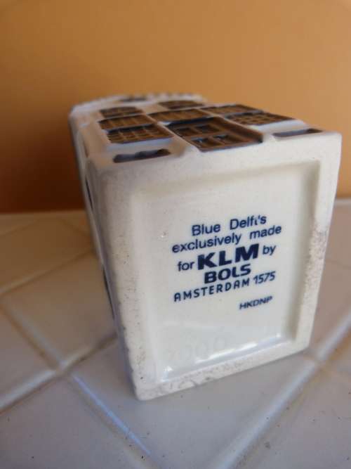 BLUE  DELFTS  HOUSE . EXCLUSEVLY MADE FOR KLM BY BOLS. HOUSE NR. 15.  AMSTERDAM 1575