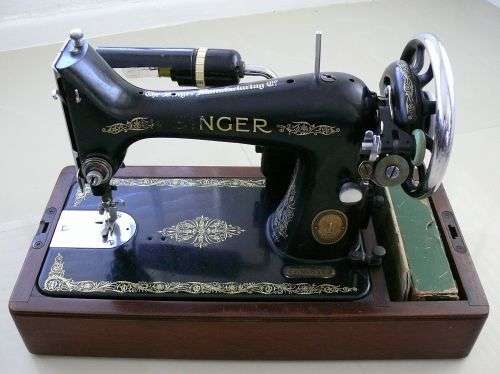 VINTAGE SINGER SEWING MACHINE  WITH MOTOR DRIVE