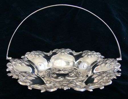 BOWL WITH HINGED HANDLE,EMBOSSED,SILVER PLATED E.P.N.S/Rd 51956,DIAMETER:29cm