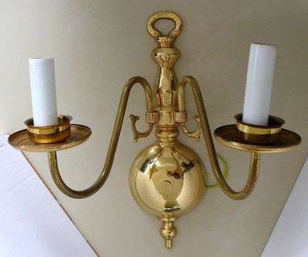 BRASS ELECTRIC WALL LIGHT