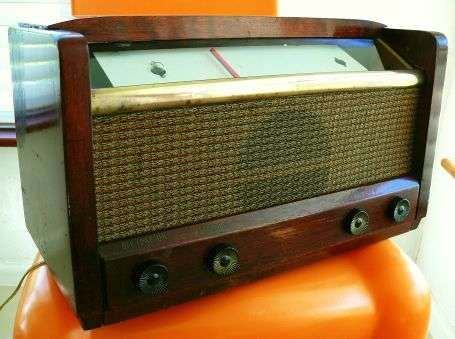 ANTIQUE RADIO TEMPLE G-522 MADE BY TEMPLETONE RADIO MFG ,NEW LONDON U.S.A.,1947 PLEASE NOTE...
