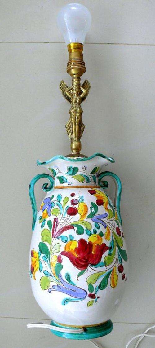 CERAMIC TABLE LAMP WITH BRASS FIGURINE "FOREIGN"