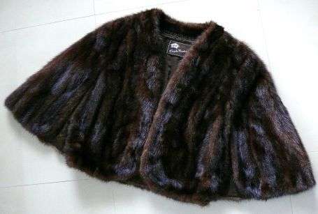 MINK CAPE ,SIZE 36-40 / 42 //  MINT CONDITION