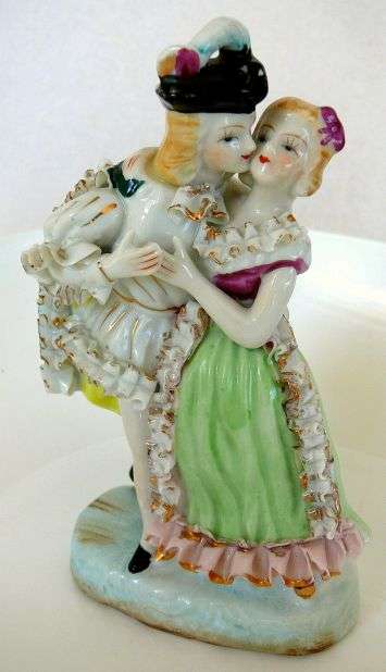 FIGURINE OF A YOUNG ROCOCO COUPLE,NO MARKINGS