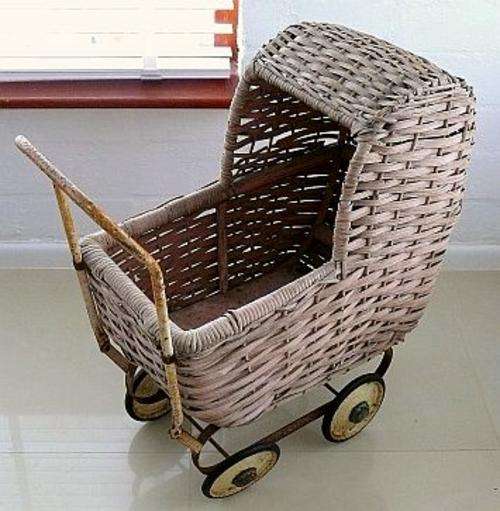 ANTIQUE DOLLS WICKER PRAM