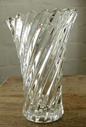 GLASS VASE