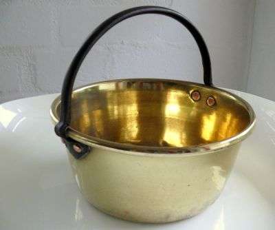 BRASS BOWL WITH IRONHANDLE;HEIGHT without hdl 8.5cm// DIAMETER RIM 20.5.cm