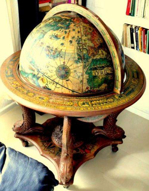 WORLD GLOBE BAR CABINET //Pls check all pics etc.