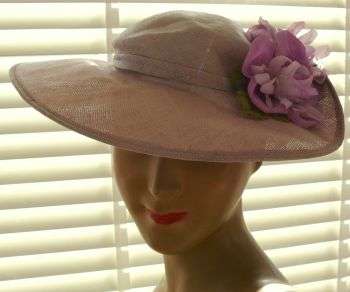 VINTAGE HAT IN MINT CONDITION // Pls check all pics...