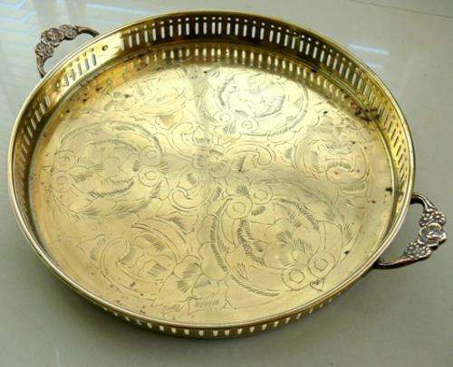 ROUND ENGRAVED BRASS TRAY,Diameter 30,5cm incl.handles/Postage R38