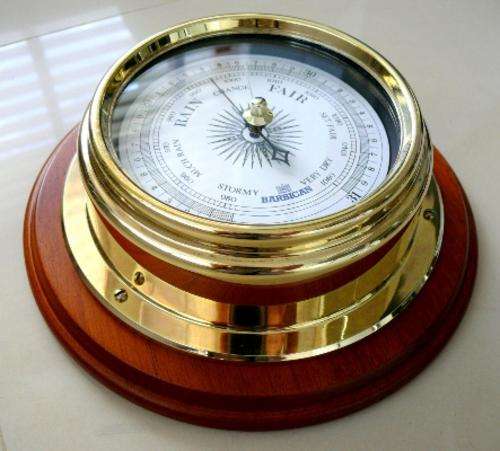 ATTRACTIVE BRASS BAROMETER ,SHIPS STYLE,MADE IN ENGLAND // Pls check all pics etc...