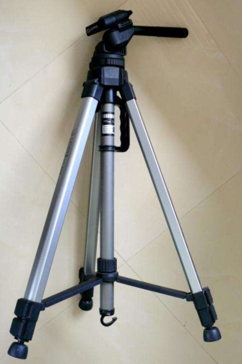 GIOTTO PROFESSIONAL VIDEO TRIPOD,VT-809 .Pls check pics and info..