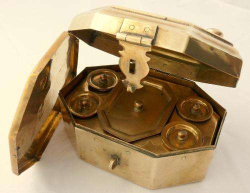ANTIQUE DOCTORS TRAVEL BOX,LOCKABLE,SOLID BRASS //Pls check all pics etc.
