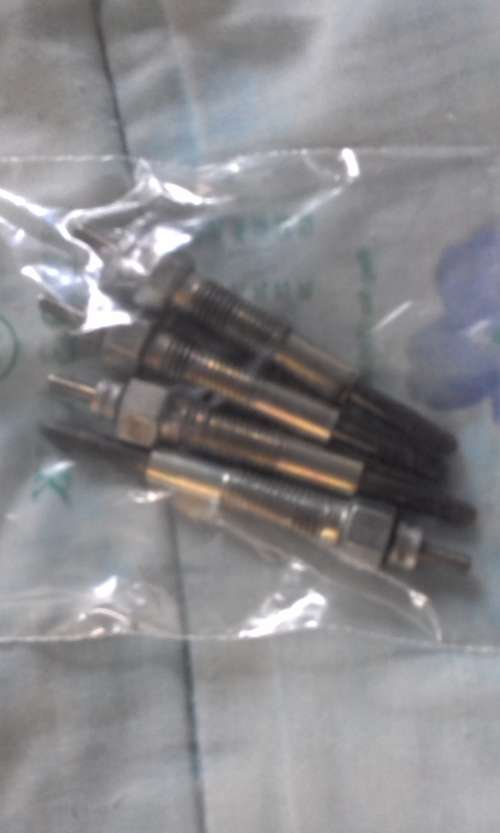 COURIER [ ranger ] wl motor 2.5 diesel glow plugs,tested and fine.4 for one price