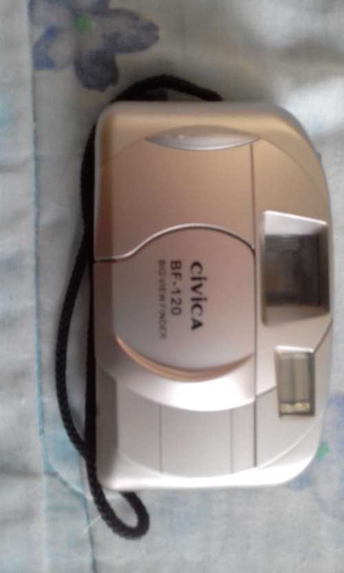 PERFECT condition.12 yr old camera for sale at R1 start