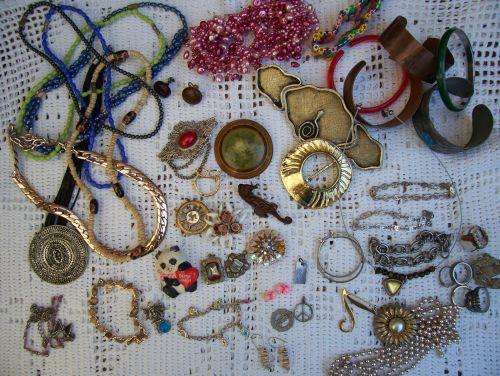 Mixed Lot of Costume Jewellery