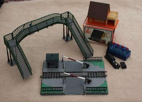 Collection of 5 HO Scale Items for Train Collector/Restorer