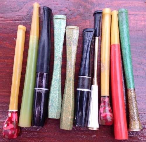 FOUR PIPES AND TEN CIGARETTE HOLDERS - BID PER LOT