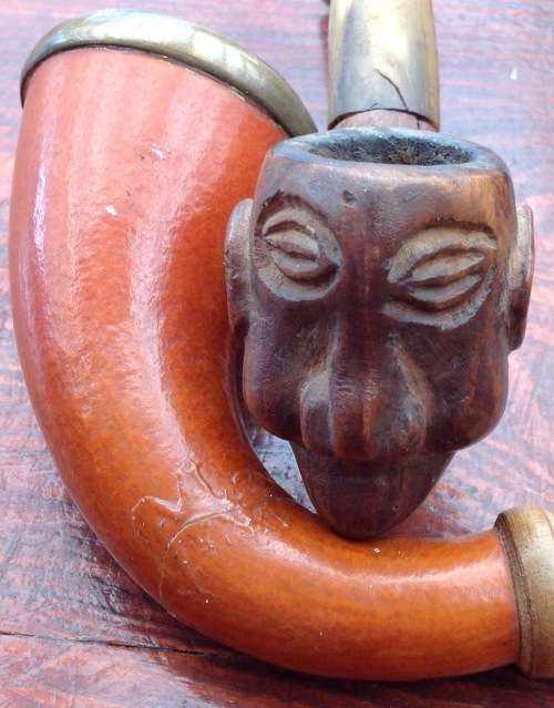 FOUR PIPES AND TEN CIGARETTE HOLDERS - BID PER LOT