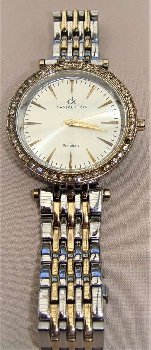 Authentic Daniel Klein Lady,s Watch (working)