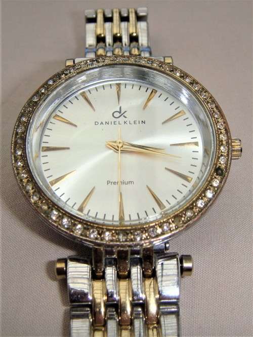 Authentic Daniel Klein Lady,s Watch (working)