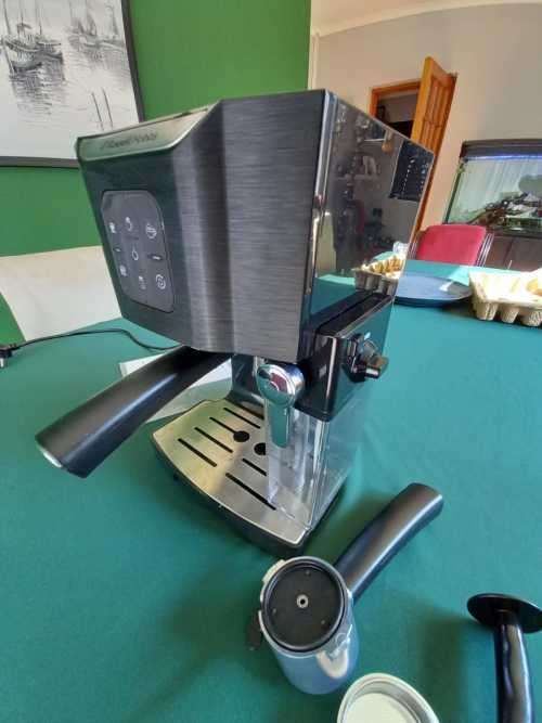 RUSSEL HOBBS CAFFÉ MILANO ONE TOUCH COFFEE MACHINE *PRACTICALLY BRAND NEW*