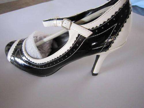 *Winter Essential* Black & White Heels - Curves & Classic *Snap Friday* R1 No Reserve! #3