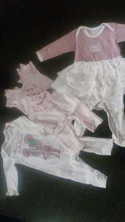 Babygirl 0-3 months Naartjie clothes