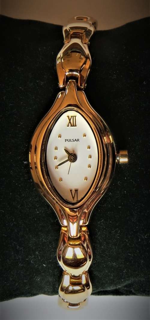 PULSAR GOLD LADIES WATCH WITH BEAUTIFUL BRACELET