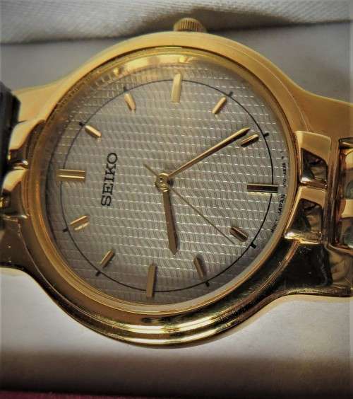 SEIKO SUPER SLIM LADIES Gold Watch