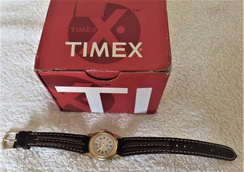 TIMEX LADIES GOLD TONE INDIGO DISPLAY MODEL WATCH