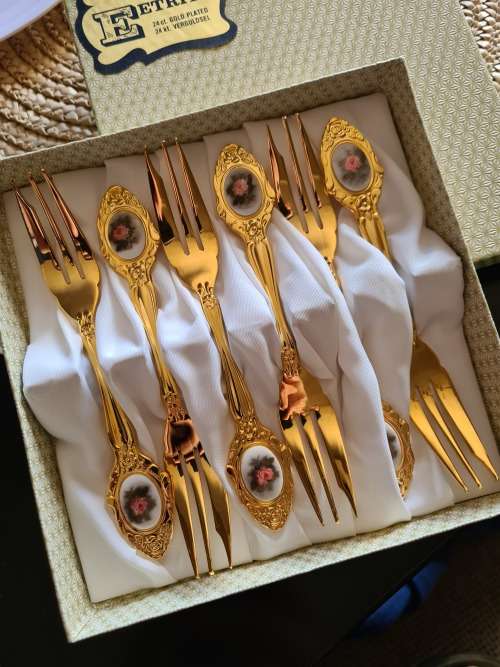 Boxed Eetrite Set of Six 24 Carat Gold Plated Stainless Steel Cake Forks Porcelain Inset