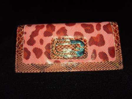GUESS LADIES WALLETS IN FASHION