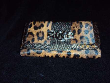 GUESS LADIES WALLETS IN FASHION