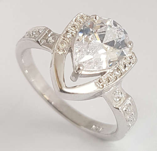 **CD DESIGNER JEWELRY** 1.52ct Pear CZ Ring in Silver -Size O