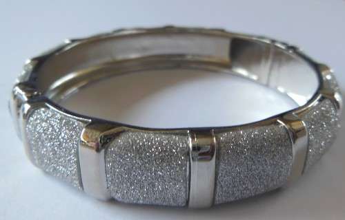 Female Fashion Clip on Bangle