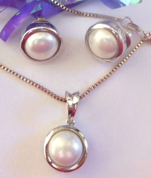 Mabe Pendant with Necklace and Earring set in Silver