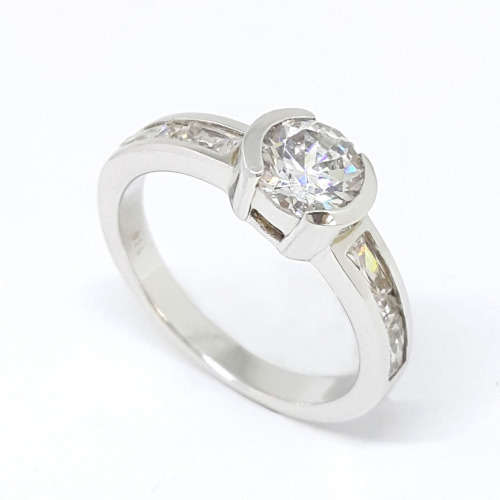 Miss Jewels -1.75ctw Cubic Zirconia Engagement Ring in 925 Sterling Silver - Size N