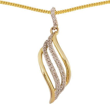 Natural Diamond Pendant in Yellow Gold