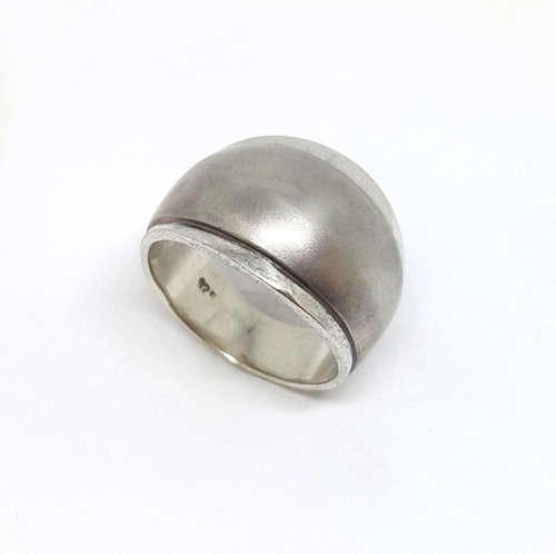 925 Sterling Silver Dome Shape Style Ring- Size Q