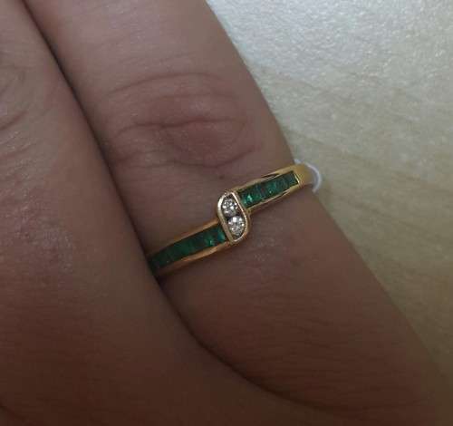 Diamond and Emerald Ring in 18k Yellow Gold- Size M