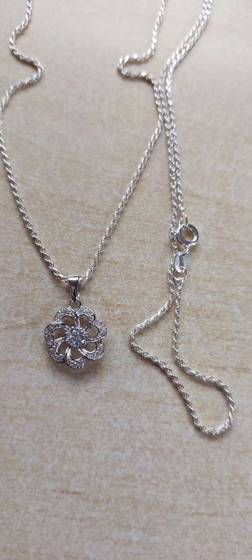 0.25ct Cz Flower Style Pendant in 925 Sterling Silver (Pikkals)