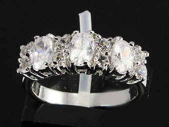 **GORGEOUS IN WHITE** SPARKLING CZ Cocktail Ring**Size 5/7/8/9**