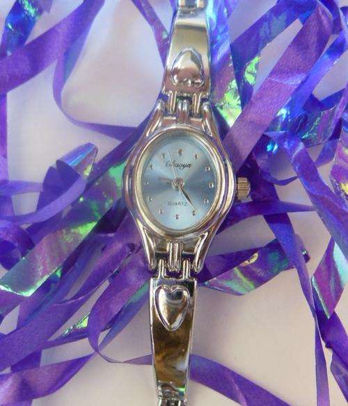 **STUNNING**Stainless Steel Lady's Watch***A GORGEOUS PETITE ITEM***