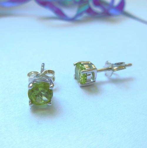 925 Sterling Silver- 1.00ctw Created Peridot Stud Earrings