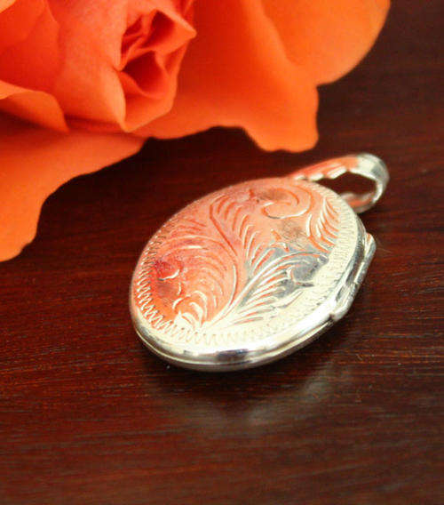 925 Sterling Silver Oval Shaped Locket Pendant