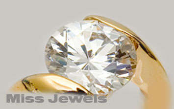 Size 9**BREATHTAKING**4 ct solitaire with stunning sparkle set in split band