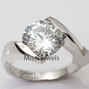 **Magnificent 10mm Sparkling split style solitaire engagement ring**Size 7.5