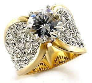 **JUST ARRIVED**WoW**Bold & Beautiful**Engagement ring in gold tone**