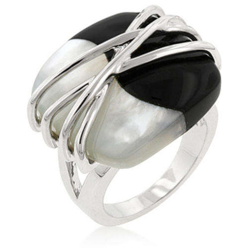 **Perfect**Stunning Classic Black & White Cocktail ring